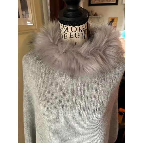 Ann Taylor Light Gray Poncho Sweater Faux Fur Collar NWT - Picture 3 of 10